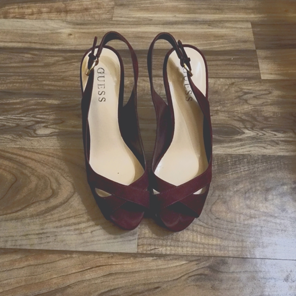 Maroon sling back heel s7
